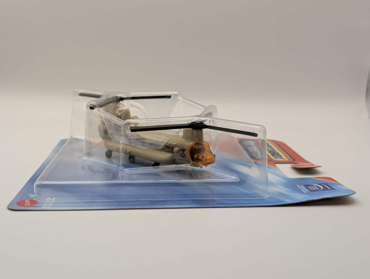 Matchbox Sky Busters Boeing CH-47 Chinook Hubschrauber 27/32 Beige OVP