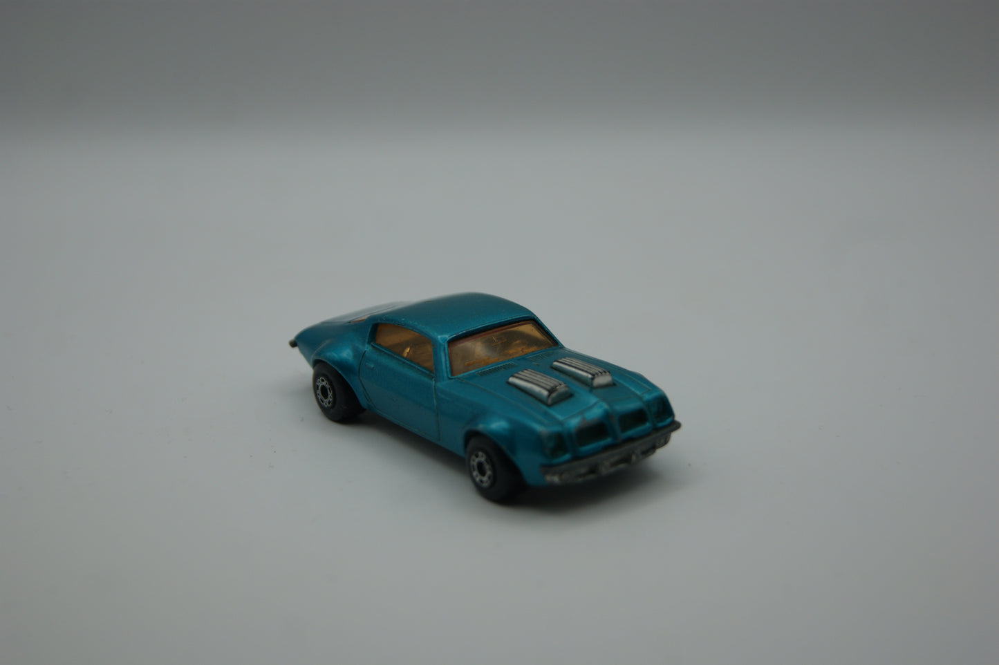 Matchbox Superfast No. 4 Pontiac Firebird metallic blau Lesney England 1975