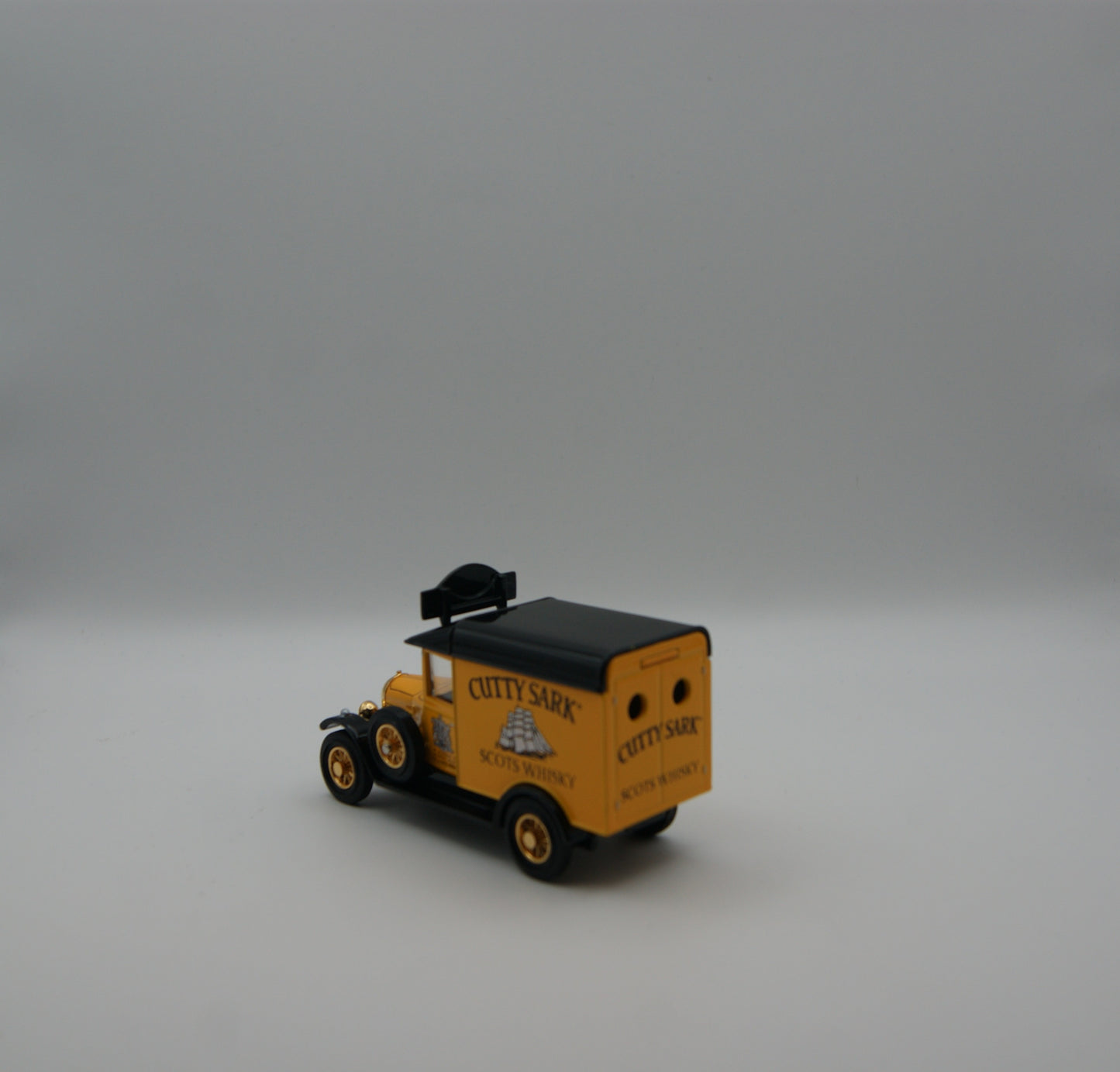 Matchbox Collectibles Cutty Sark 1929 Morris Van YYM37791 OVP Zertifikat 1:43 (Kopie)