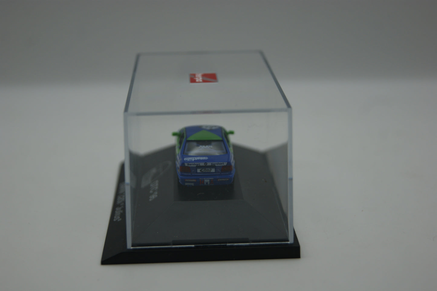 Herpa 036788 BMW 320i Julius DTC 1996 Nr. 37 Motorsport 1:87 PC-Vitrine