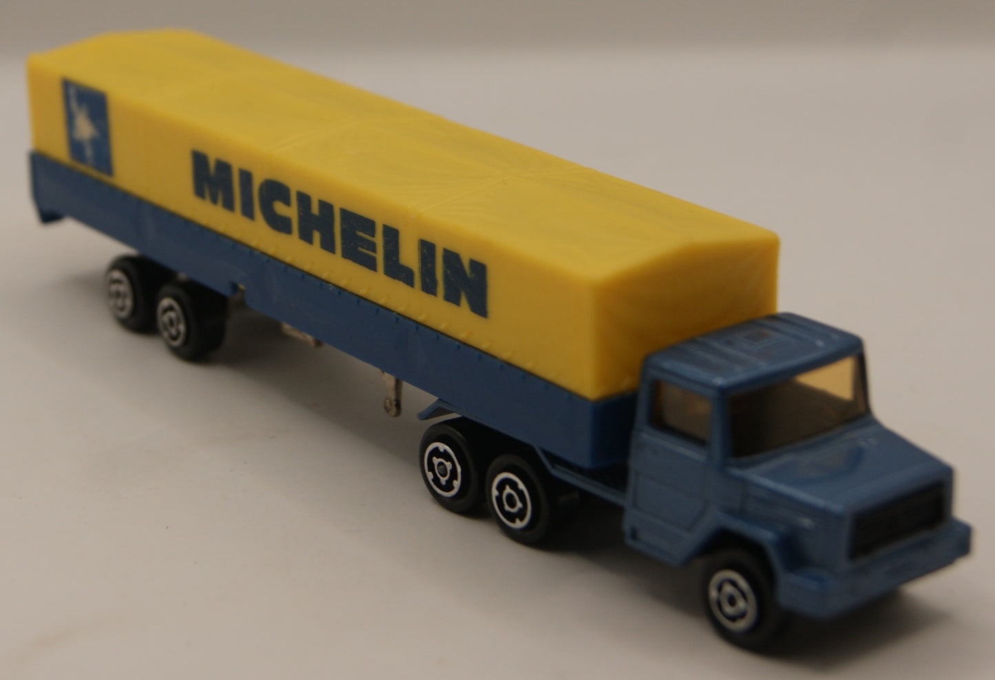 Majorette Magirus Deutz Michelin Planen-Sattelzug 1:100 Vintage Made in France