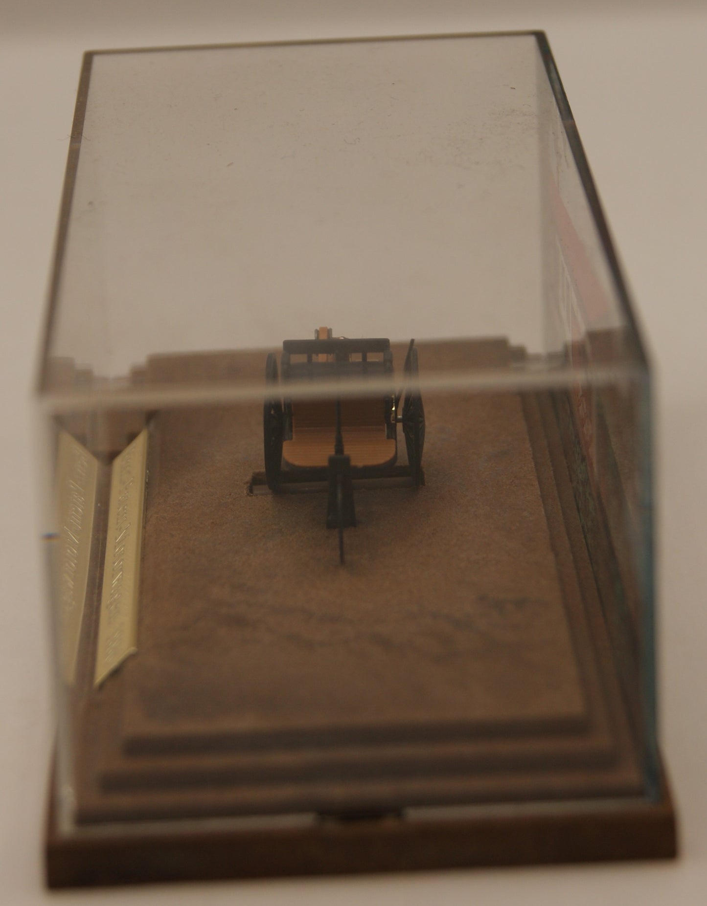 Busch Benz Patent-Motorwagen 1886 – 1:87 H0 – Präsentationsvitrine / Diorama