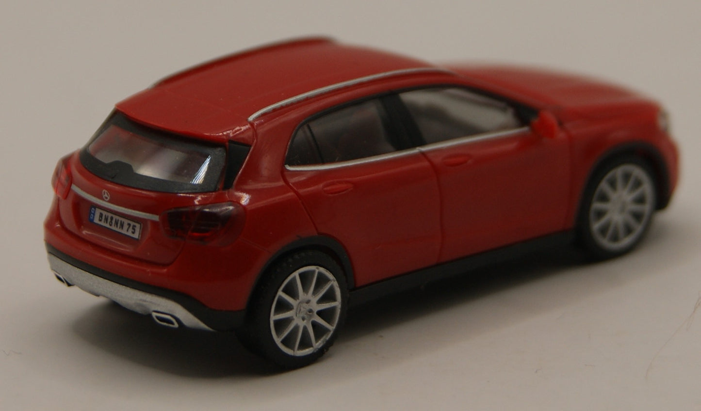 Herpa 907897 Mercedes-Benz GLA-Klasse X156 Jupiterrot Sondermodell H0 1:87