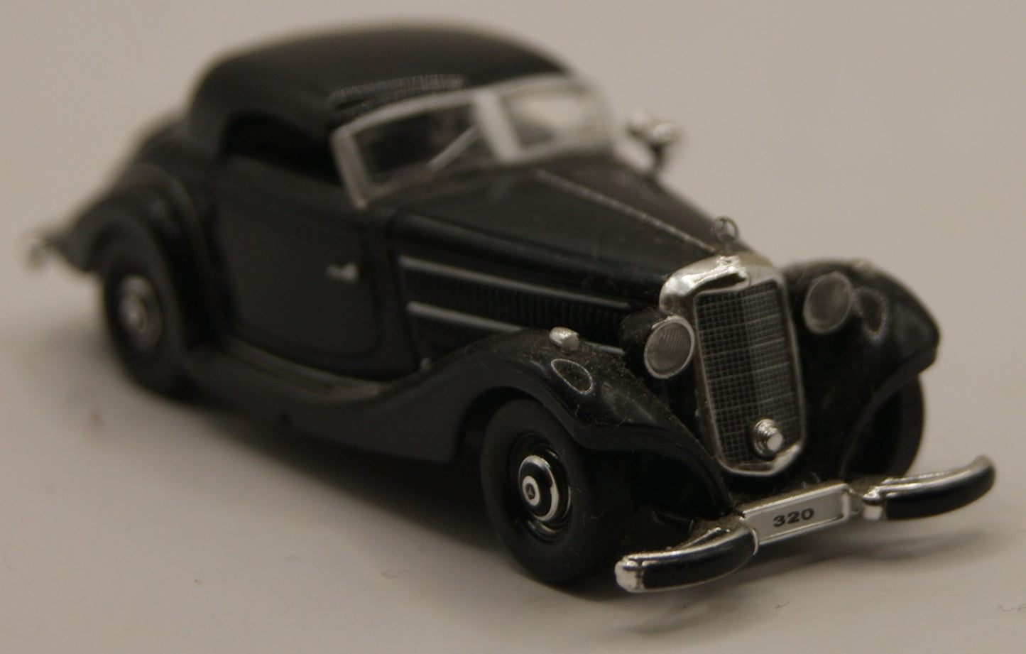 Mercedes-Benz 320 W142 Coupé – Ricko 1:87 – schwarz