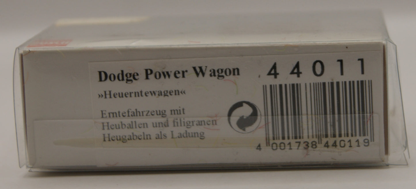 Busch 44011 Dodge Power Wagon „Heuerntewagen“ H0 1:87 Heuballen OVP