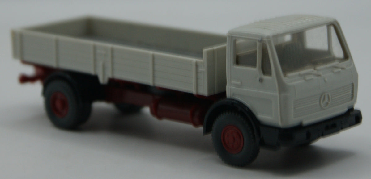 Wiking 437 Mercedes-Benz LP 1317 Pritschen-LKW altweiß/rot 1:90 H0