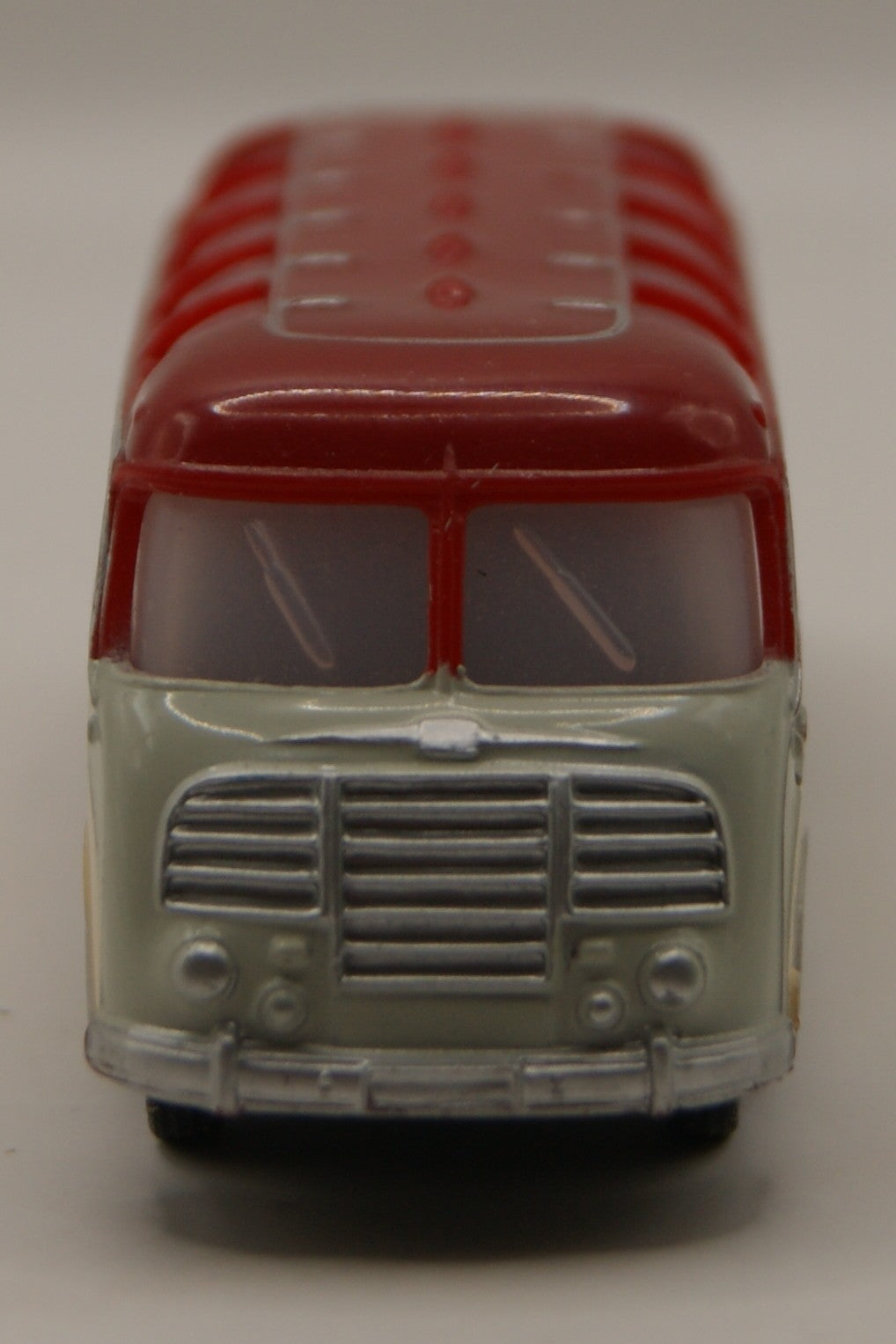 H0 1:87 Oldtimer Reisebus Omnibus creme rot Modellbus Klassiker