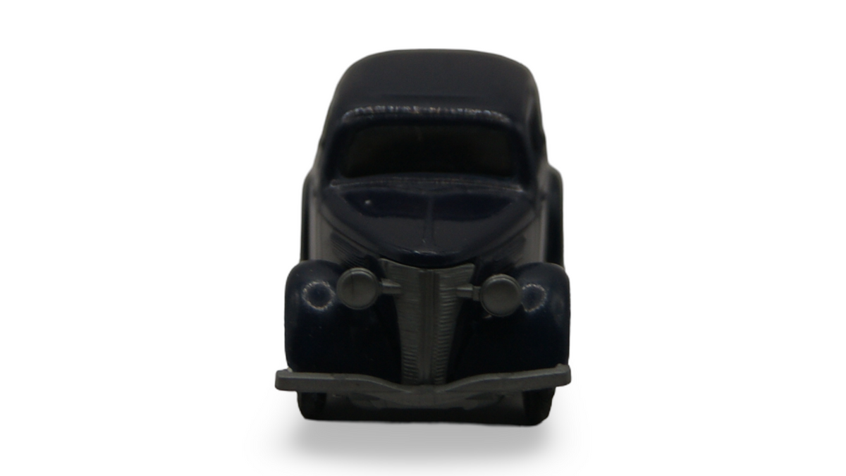 Praliné Ford Eifel Limousine Dunkelblau 1:87 H0