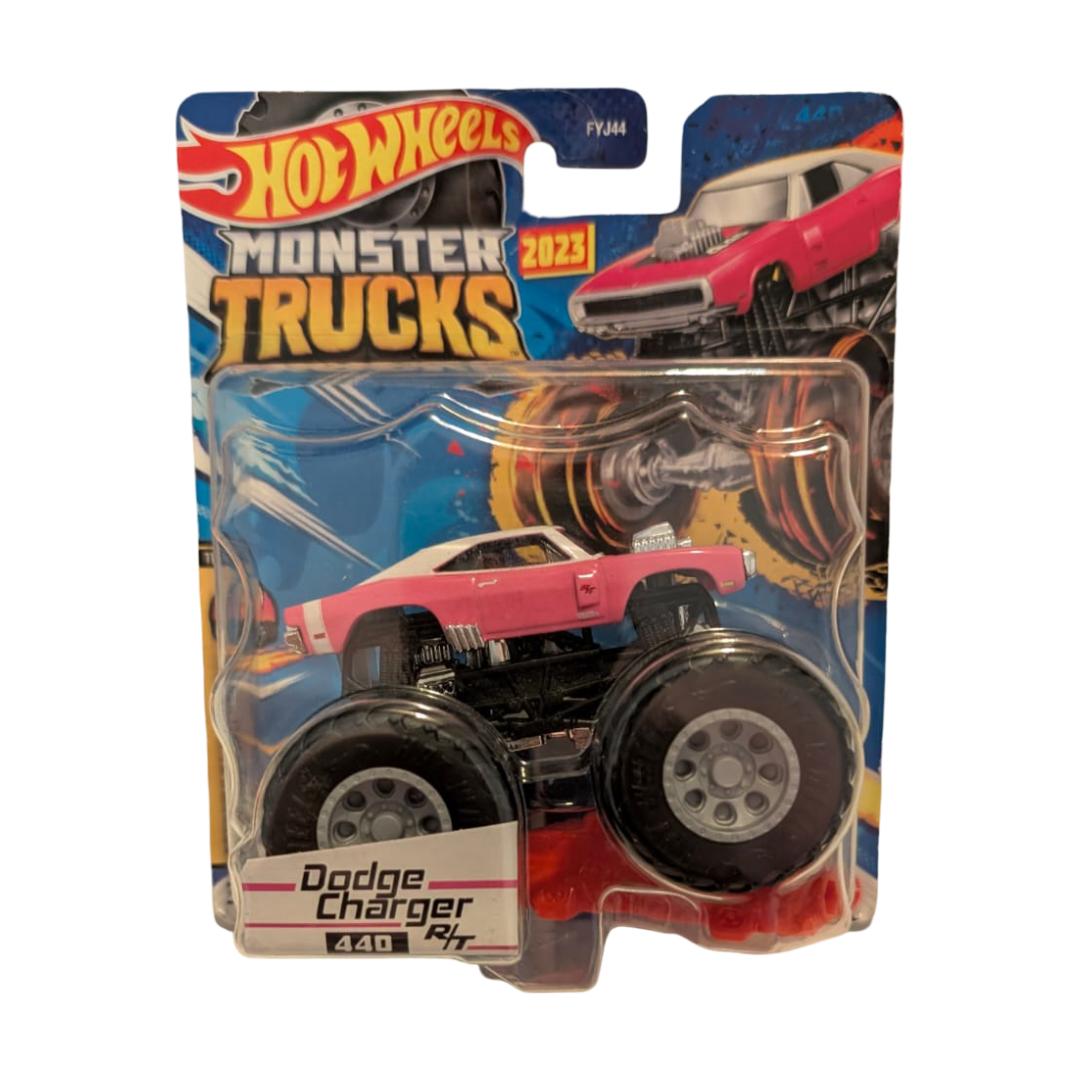Hot Wheels Monster Trucks 2023 Dodge Charger R/T 440 Pink 1:64 mit Crash-Auto – OVP