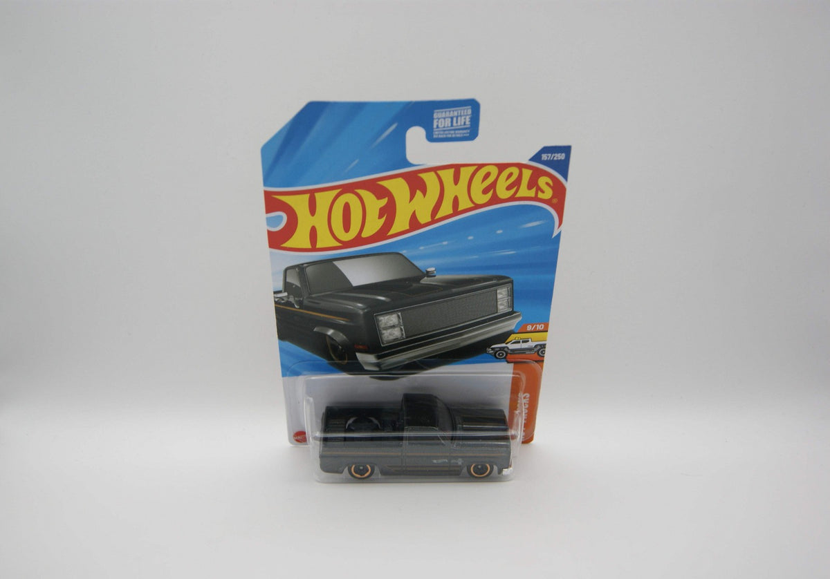 Hot Wheels ’83 Chevy Silverado Dunkelgrau HW Hot Trucks 9/10 157/250 OVP