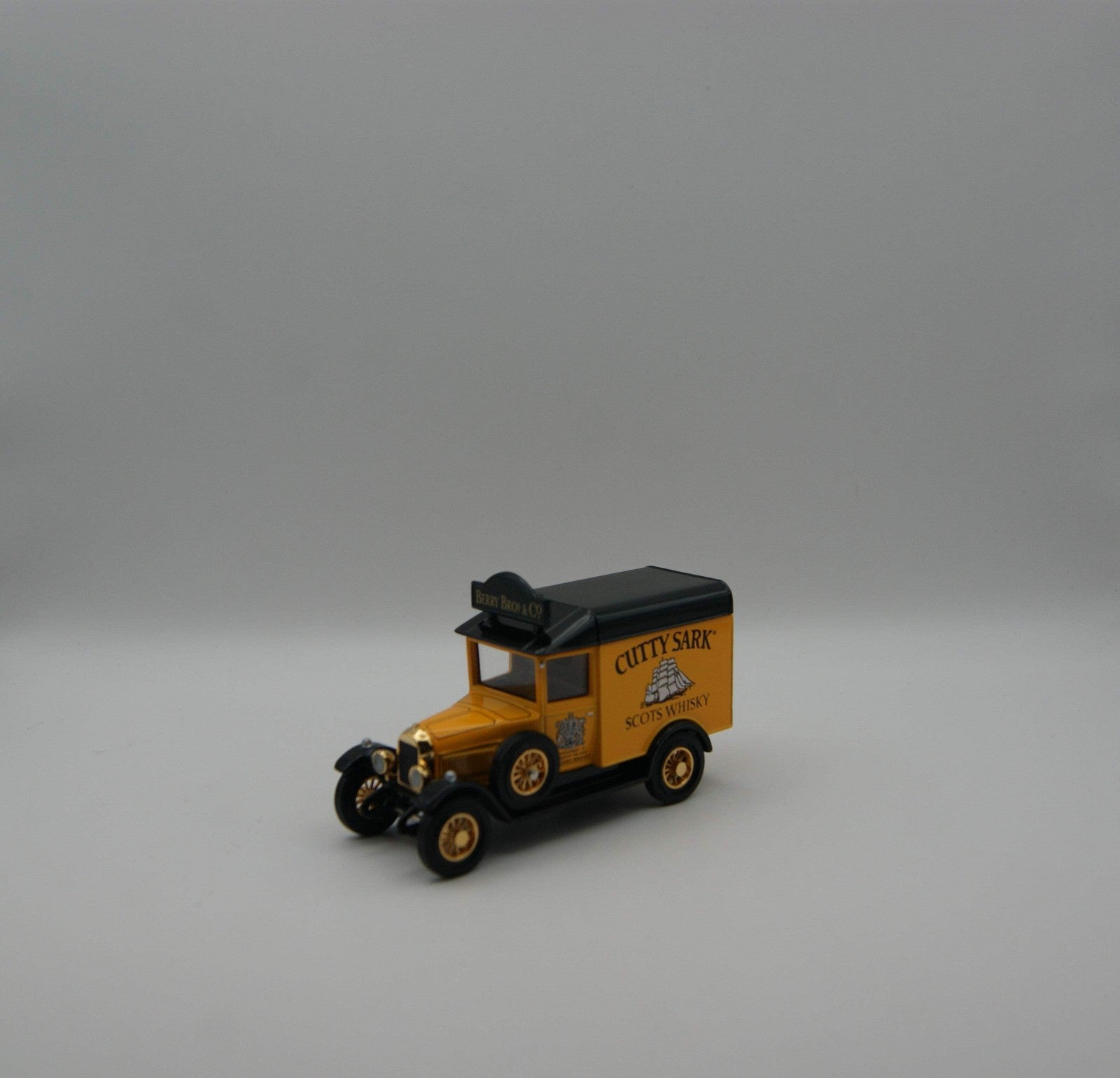 Matchbox Collectibles Cutty Sark 1929 Morris Van YYM37791 OVP Zertifikat 1:43 (K