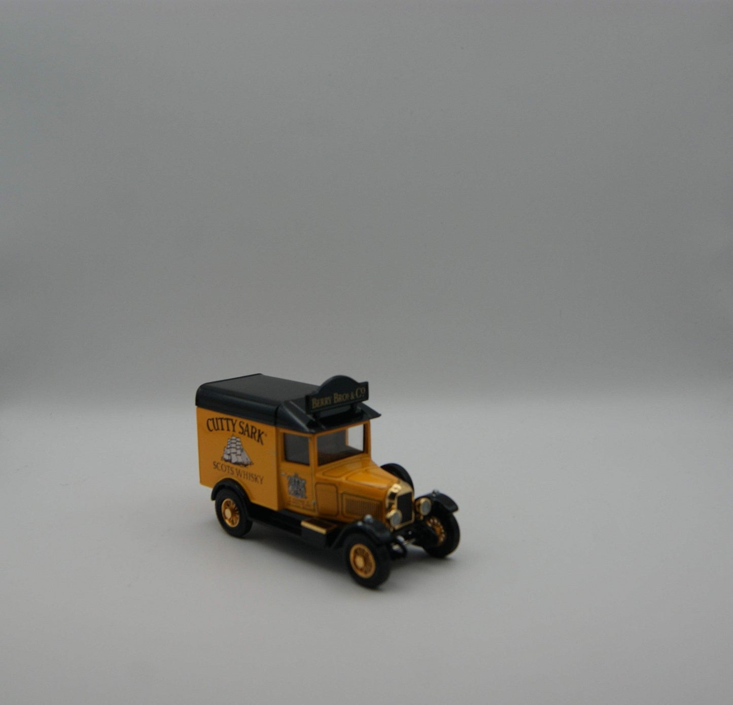 Matchbox Collectibles Cutty Sark 1929 Morris Van YYM37791 OVP Zertifikat 1:43 (K