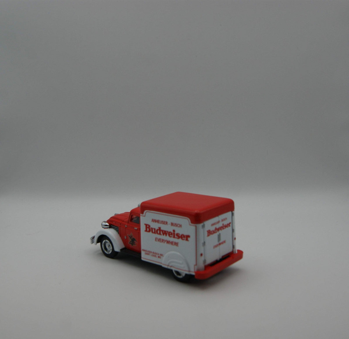 Matchbox Collectibles Budweiser 1937 Dodge Airflow YVT02-M 1:43 OVP Zertifikat