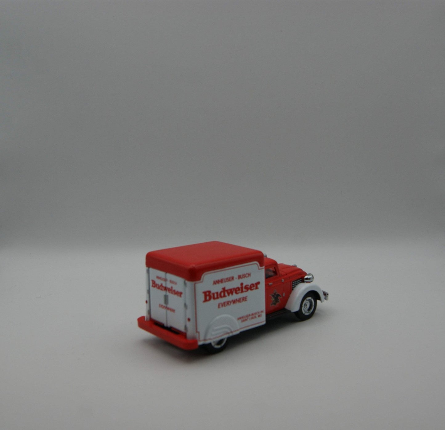 Matchbox Collectibles Budweiser 1937 Dodge Airflow YVT02-M 1:43 OVP Zertifikat