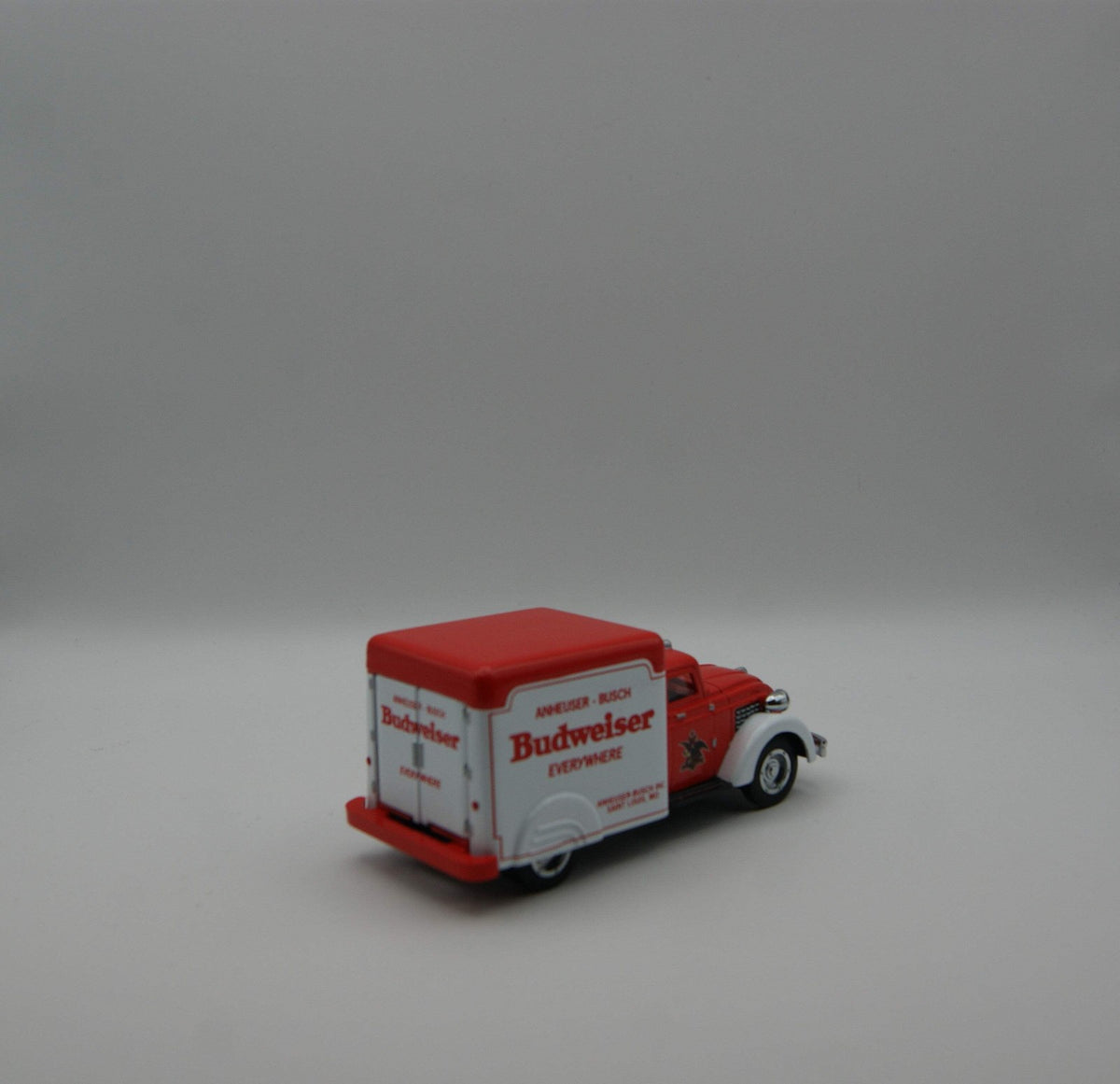 Matchbox Collectibles Budweiser 1937 Dodge Airflow YVT02-M 1:43 OVP Zertifikat