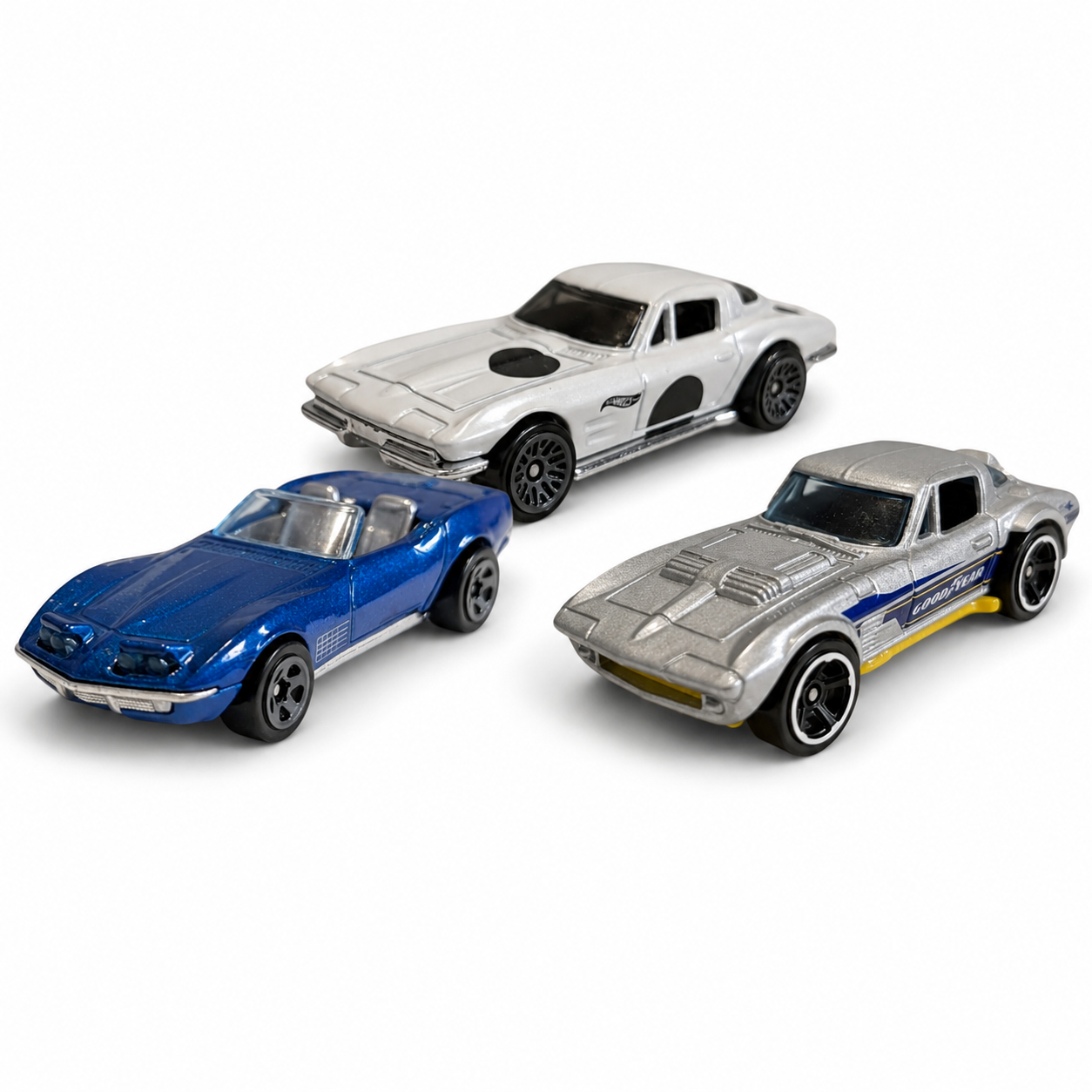 Hot Wheels Corvette 3er-Set – Grand Sport, Cabriolet & Goodyear Racing – losev