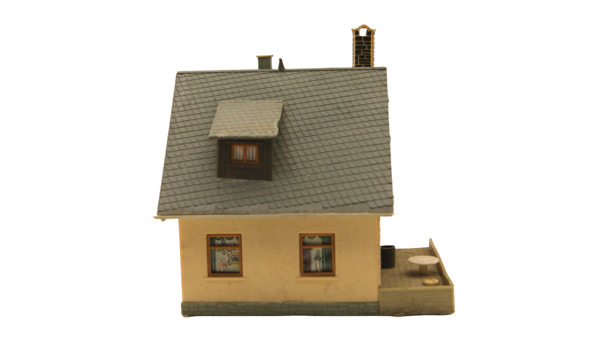 DDR Landhaus mit Balkon Dachgaube & Terrasse TT 1:120 Vintage
