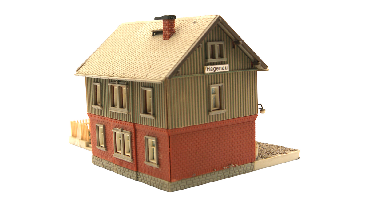 Auhagen Bahnhof Hagenau TT 1:120 mit Bahnsteig Uhr und Zaun – Gebraucht
