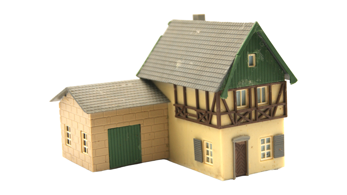 TT 1:120 Wohnhaus mit Fachwerkbalkon Garage & Nebengebäude – Vintage