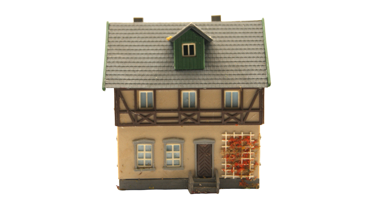 TT 1:120 Fachwerkhaus mit Balkon Dachgaube & Schuppen – Vintage