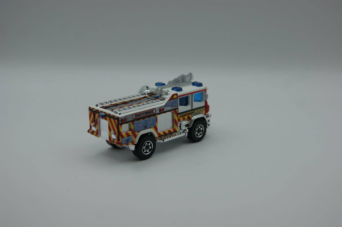 Matchbox Blaze Blitzer Toy Fair 2015 Exclusive Feuerwehr 1:64 mit Box