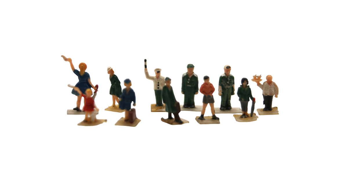 Spur TT 1:120 – 11 Figuren Passanten, Bahnpersonal & Reisende – Vintage