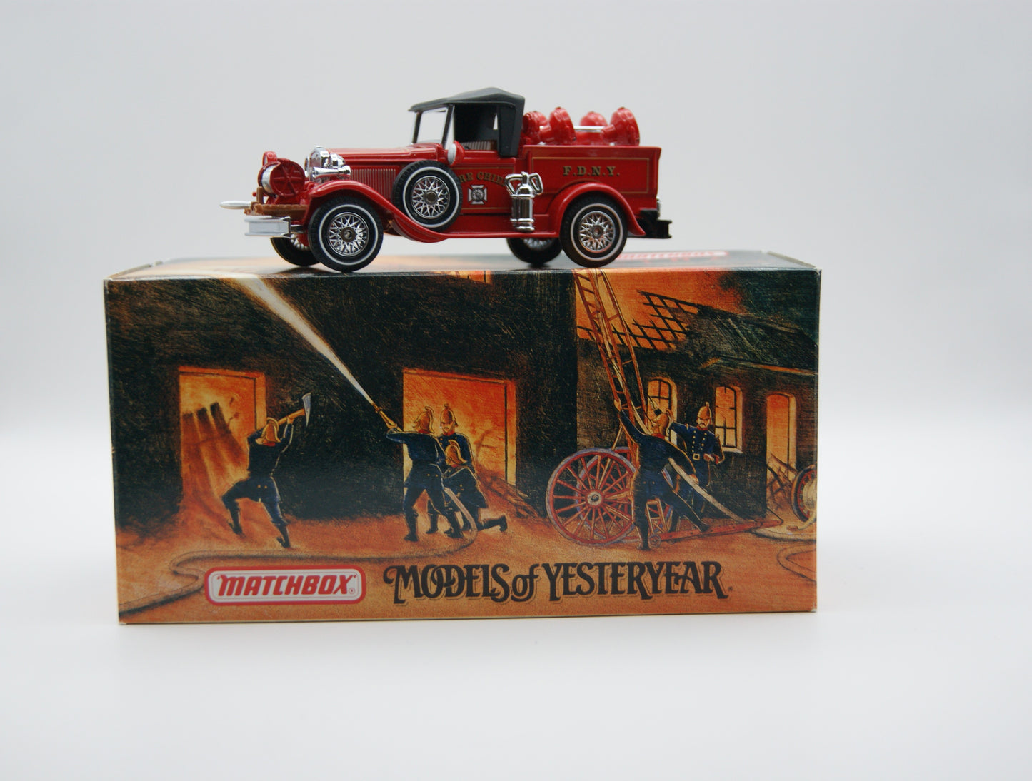 Matchbox Models of Yesteryear YFE12 1930 Ford Model A FDNY Fire Chief OVP