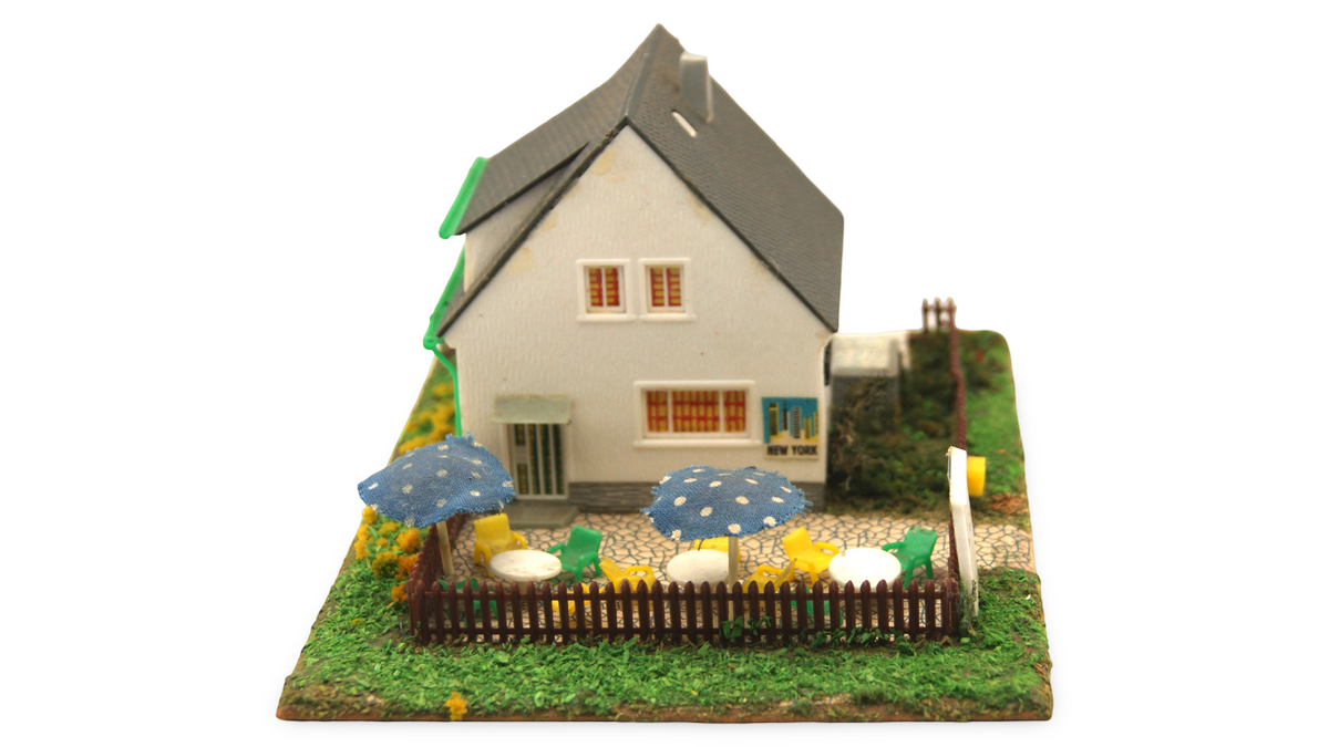 Spur TT 1:120 Gasthaus mit Biergarten, Terrasse & Zubehör – Modellbau