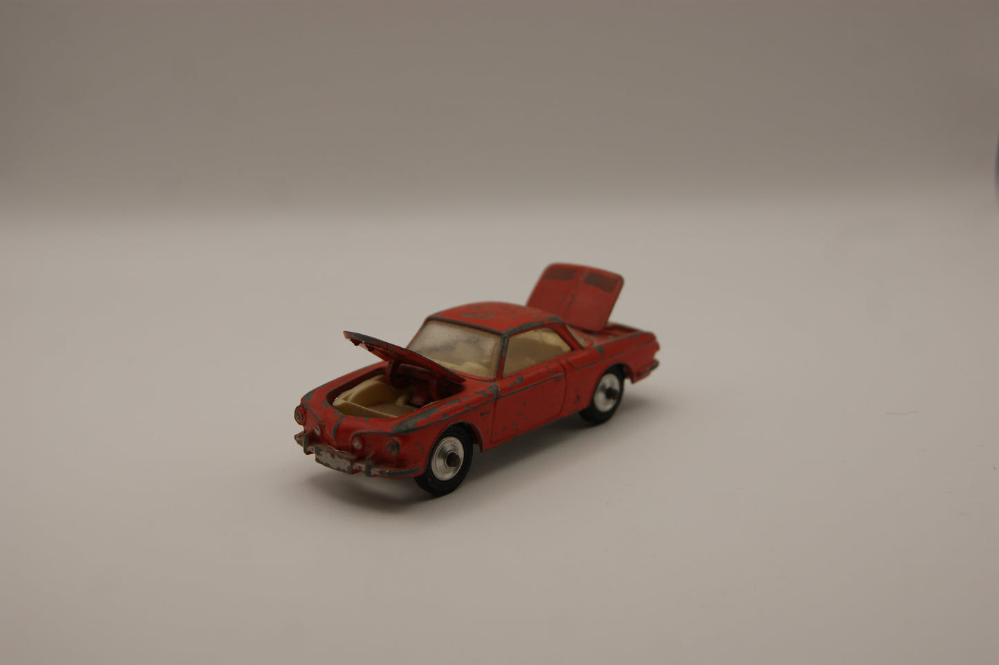 Corgi Toys 239 VW 1500 Karmann Ghia Rot Vintage Modellauto 1:43 Bespielt