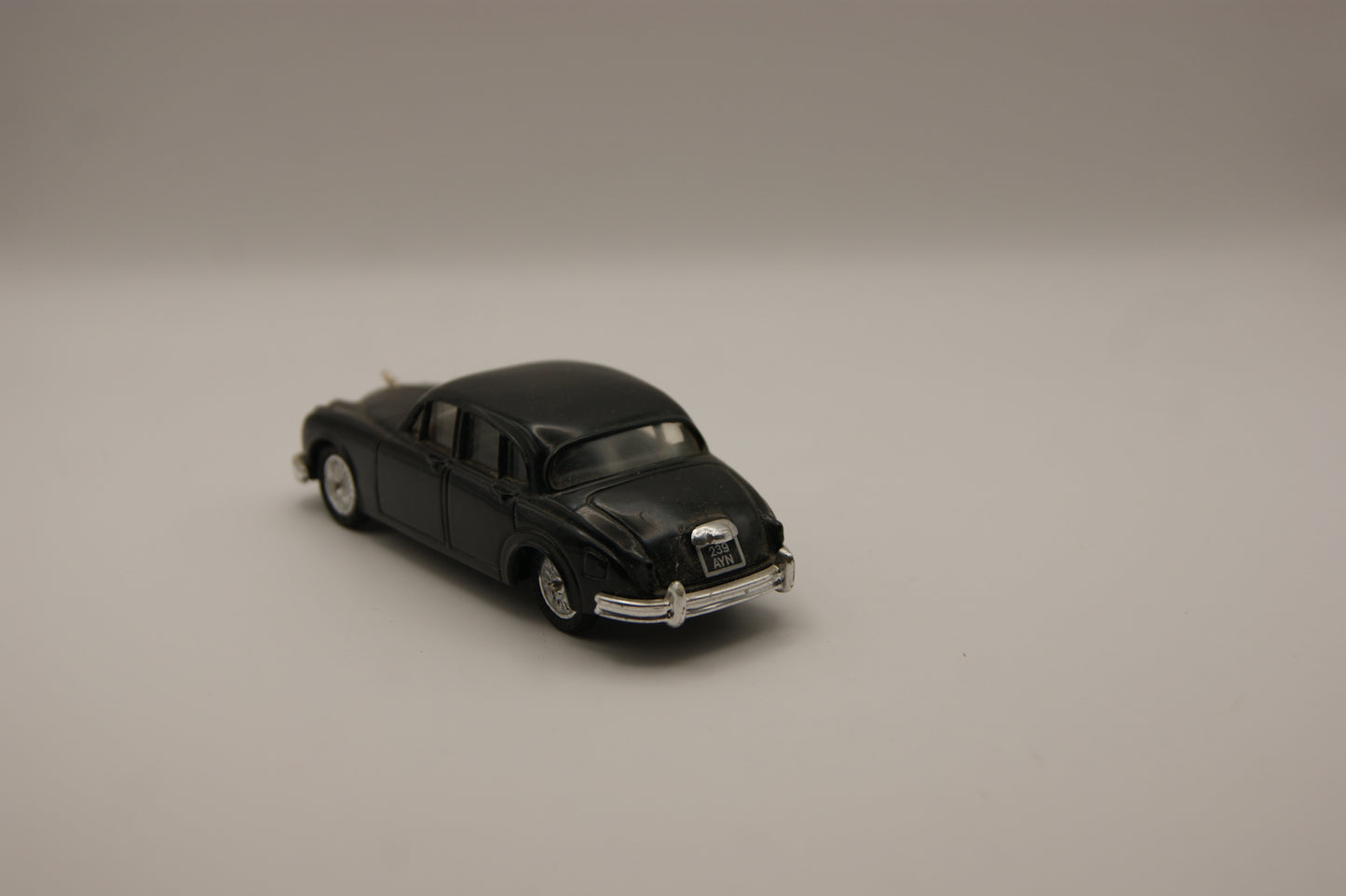 Corgi Classics C700/3 Jaguar MK II 1959 Schwarz 1:43 Modellauto ohne OVP