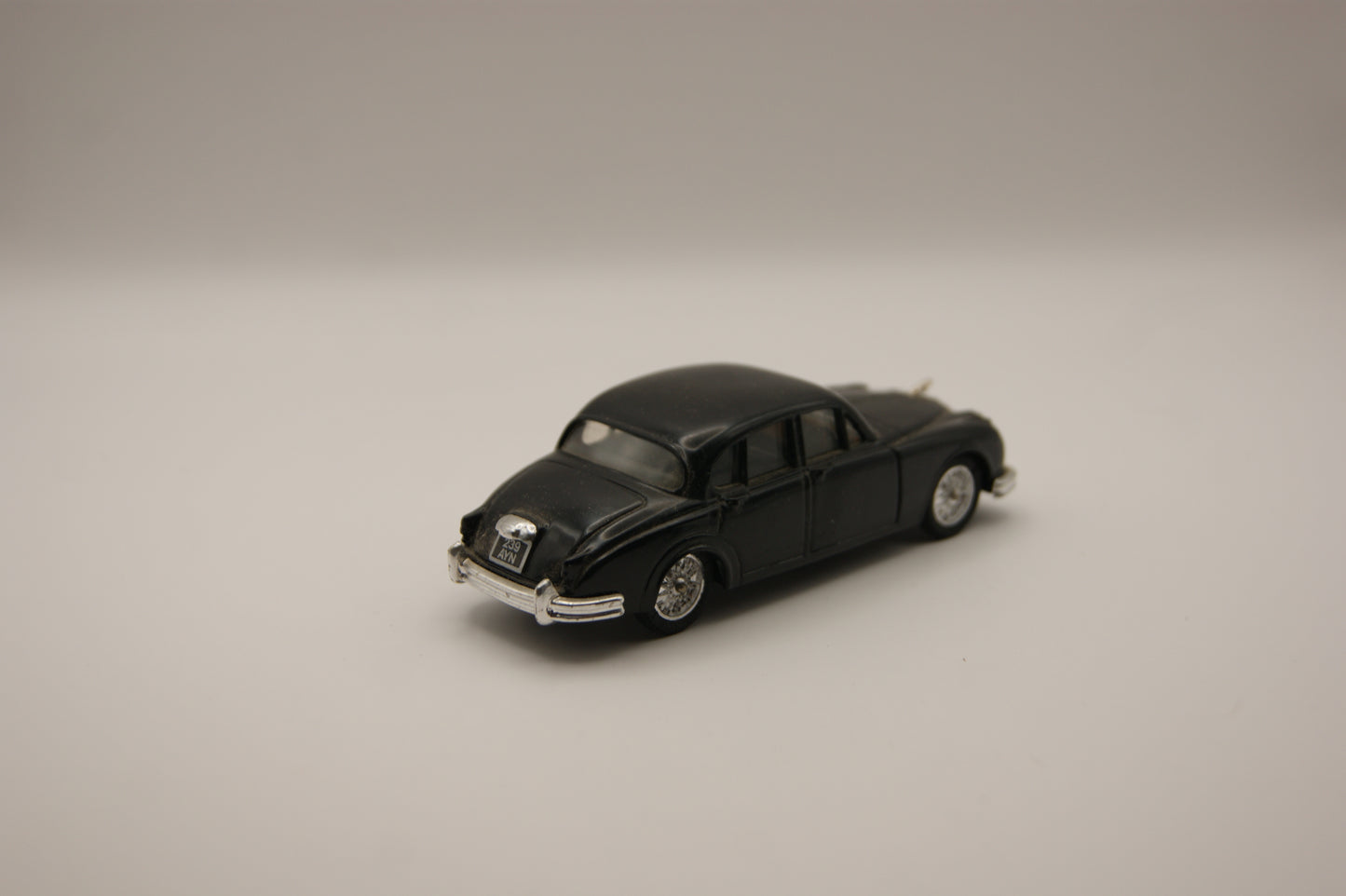 Corgi Classics C700/3 Jaguar MK II 1959 Schwarz 1:43 Modellauto ohne OVP