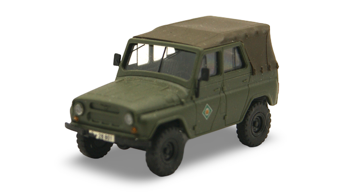 Busch UAZ 469 NVA mit Plane 1:87 H0 Militärfahrzeug olivgrün