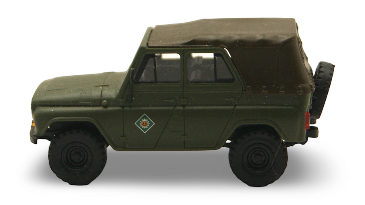 Busch UAZ 469 NVA mit Plane 1:87 H0 Militärfahrzeug olivgrün