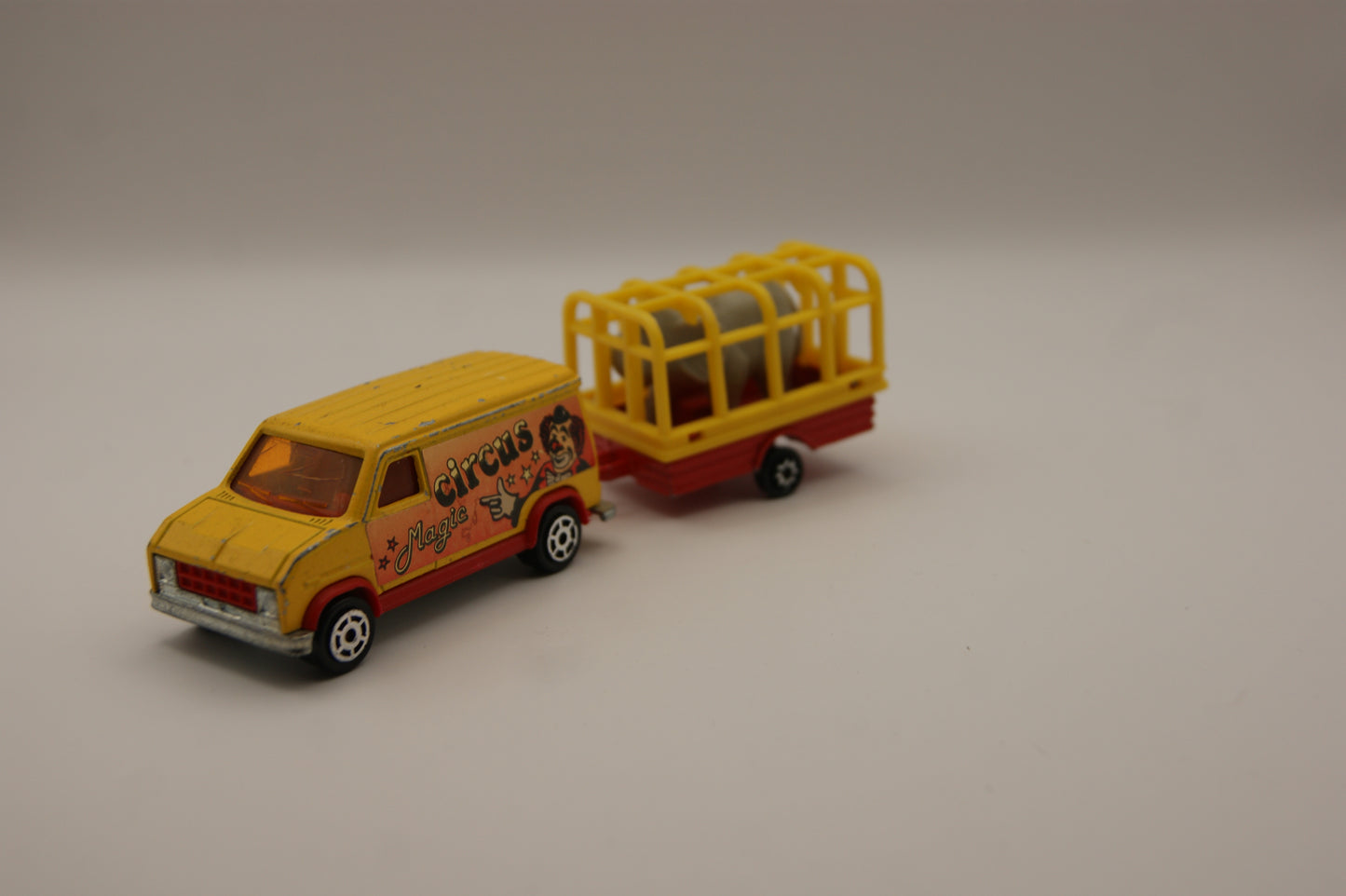 Majorette 344 Magic Circus Van mit Elefanten-Anhänger 1:65 Vintage Frankreich