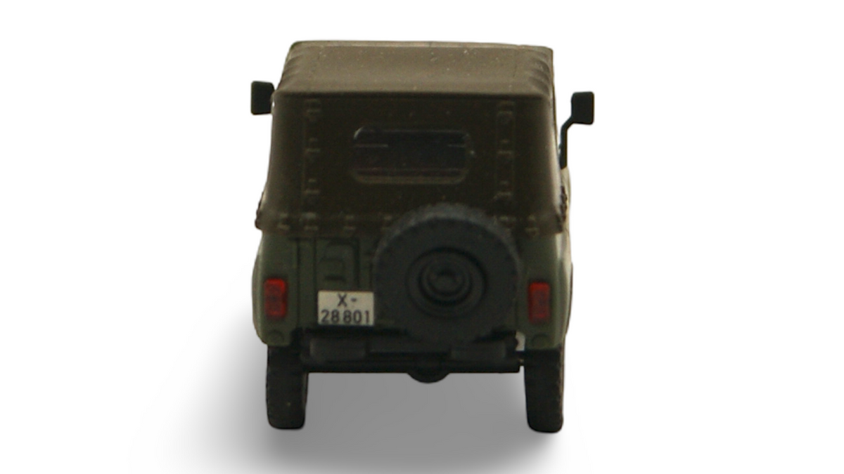 Busch UAZ 469 NVA mit Plane 1:87 H0 Militärfahrzeug olivgrün