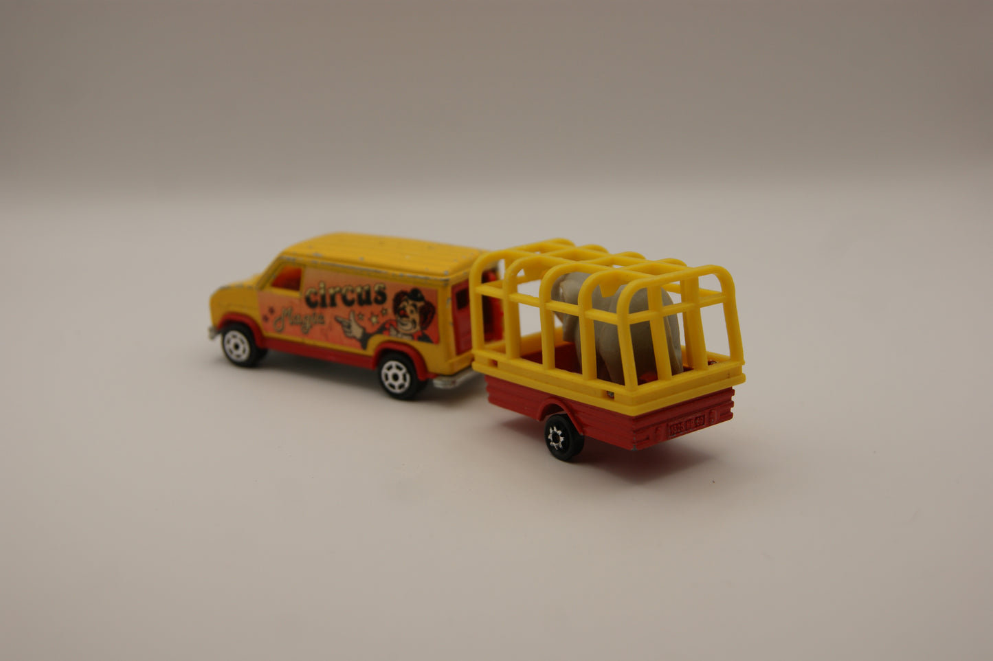 Majorette 344 Magic Circus Van mit Elefanten-Anhänger 1:65 Vintage Frankreich