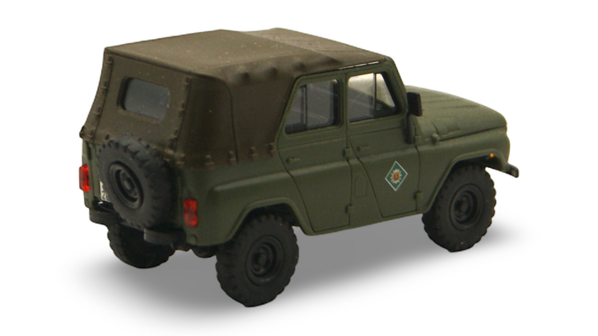 Busch UAZ 469 NVA mit Plane 1:87 H0 Militärfahrzeug olivgrün