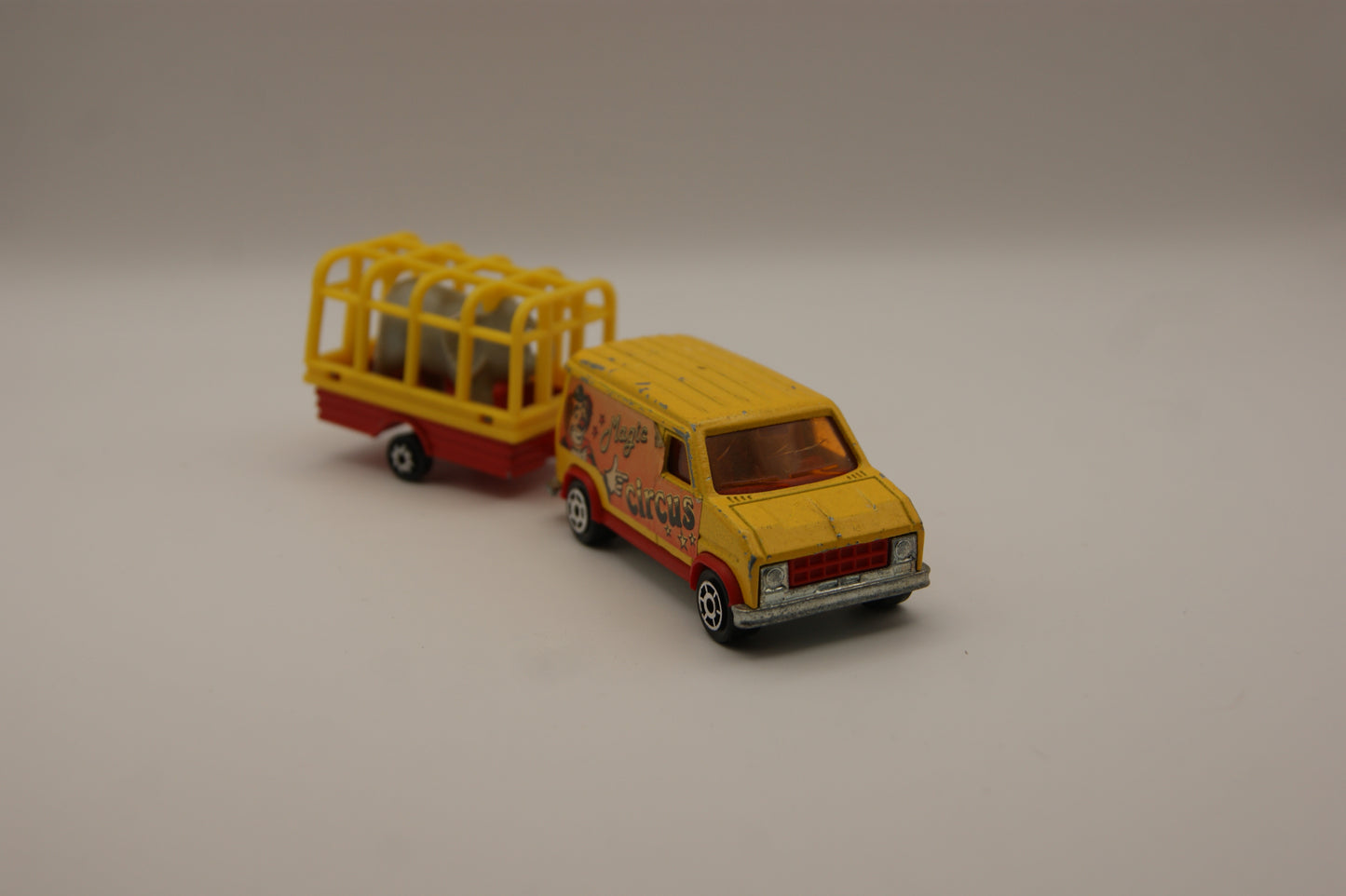 Majorette 344 Magic Circus Van mit Elefanten-Anhänger 1:65 Vintage Frankreich