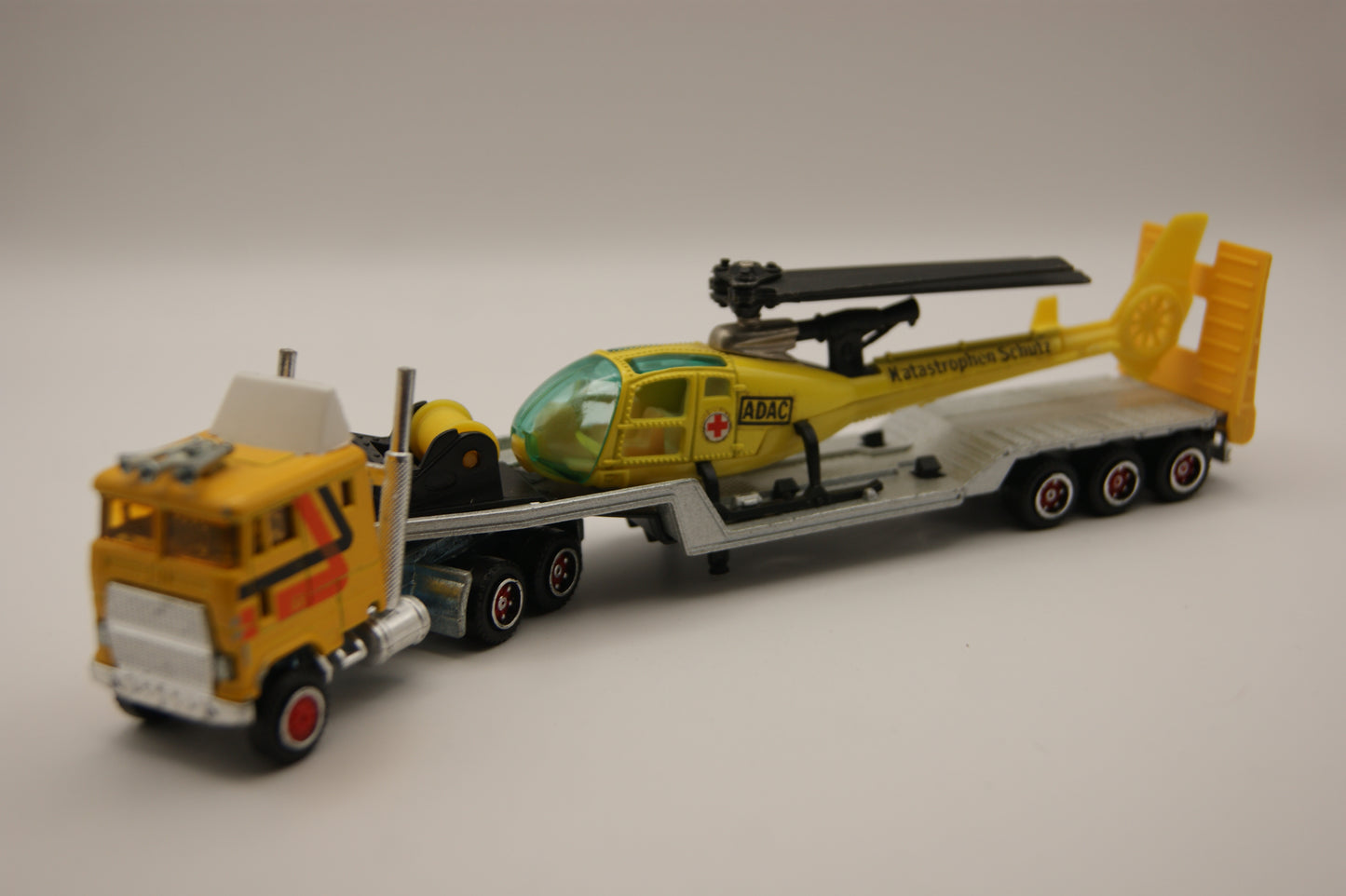 Majorette 601 Ford CL 9000 Hubschrauber-Transporter ADAC 1:87 Vintage France