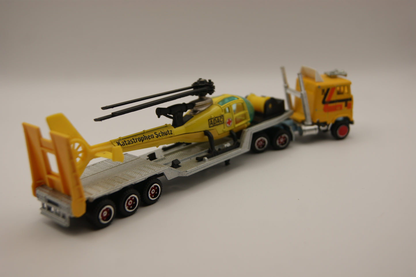 Majorette 601 Ford CL 9000 Hubschrauber-Transporter ADAC 1:87 Vintage France