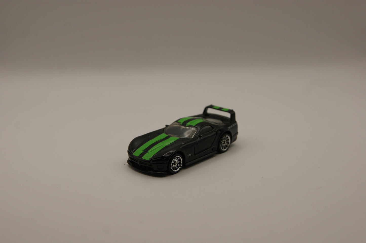 Matchbox MB517 Dodge Viper GTS-R Schwarz Grün Nr. 22 2009 Modellauto lose