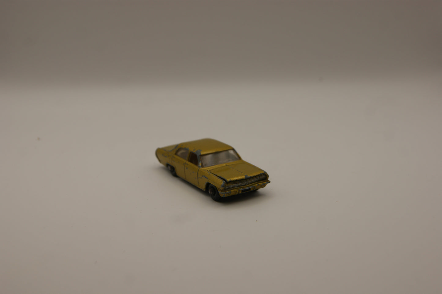Matchbox Lesney No. 36 Opel Diplomat gold Regular Wheels Vintage