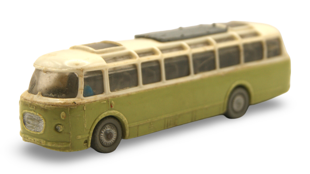 Setra S8 Reisebus Grün Creme 1:87 H0 – stark gebraucht – Hersteller unbekannt