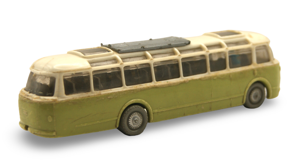 Setra S8 Reisebus Grün Creme 1:87 H0 – stark gebraucht – Hersteller unbekannt