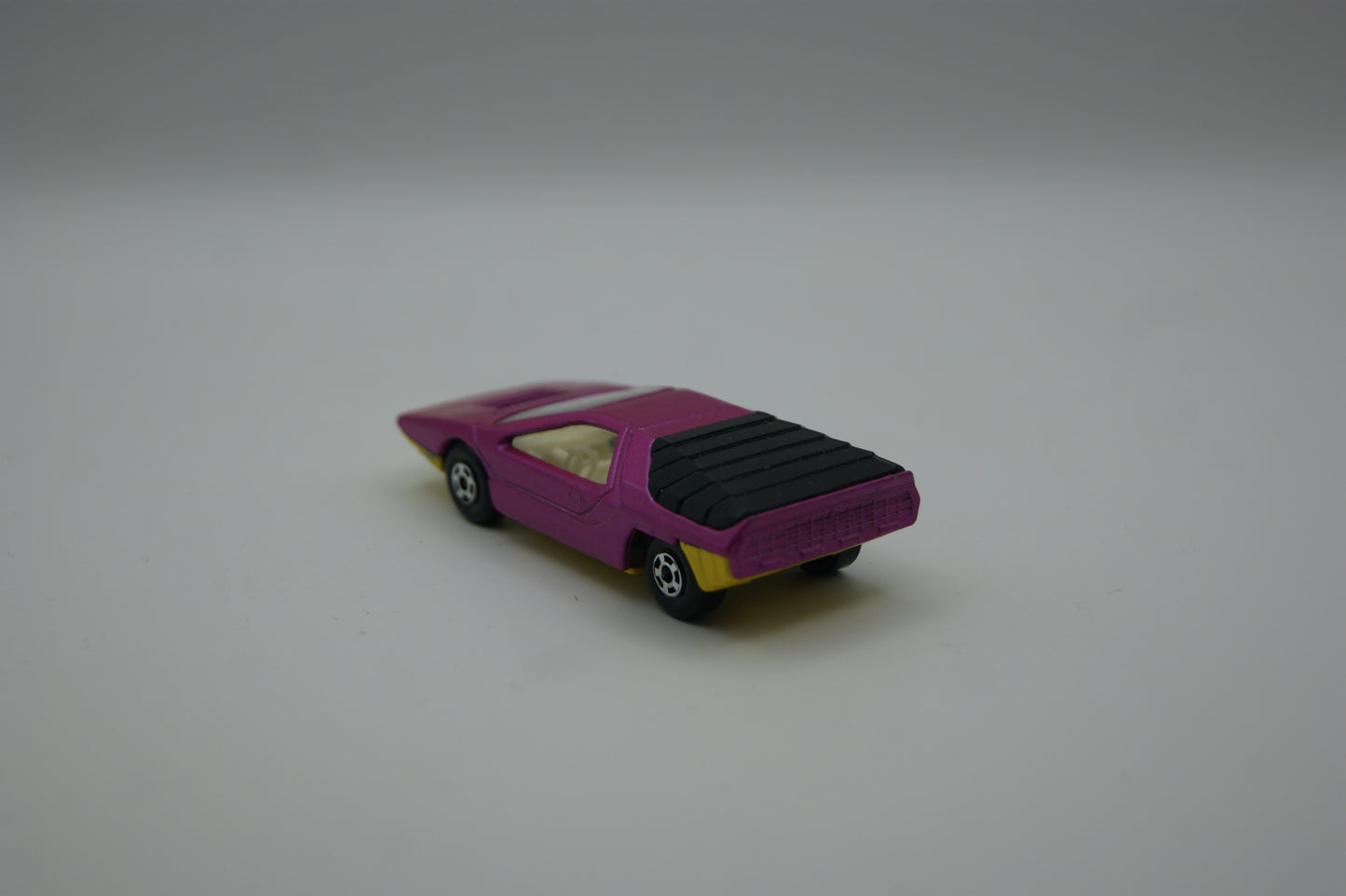 Matchbox Superfast No. 75 Alfa Carabo magenta gelber Boden Lesney England Vintage