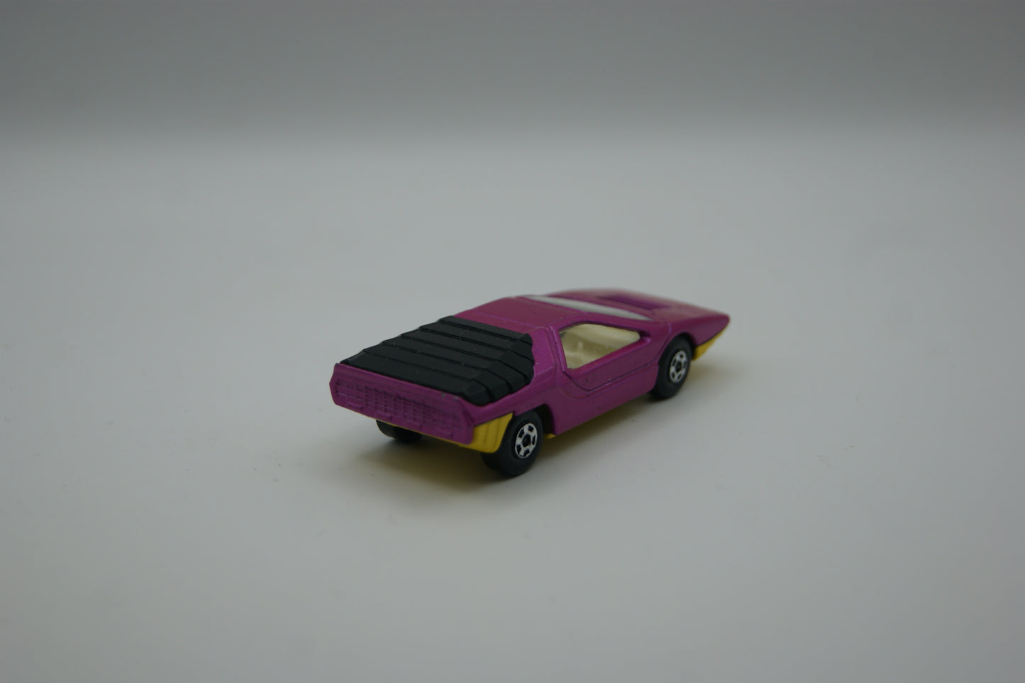 Matchbox Superfast No. 75 Alfa Carabo magenta gelber Boden Lesney England Vintage