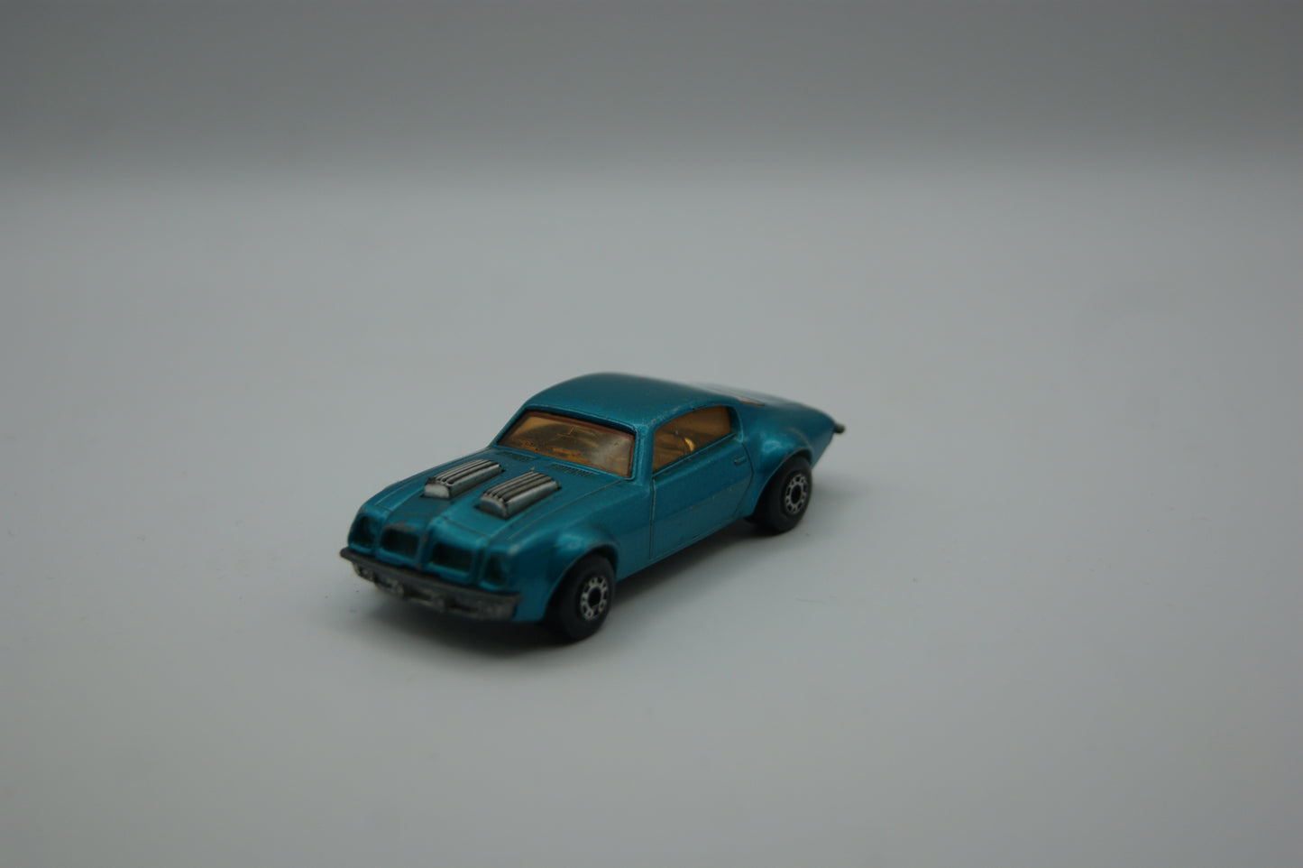 Matchbox Superfast No. 4 Pontiac Firebird metallic blau Lesney England 1975