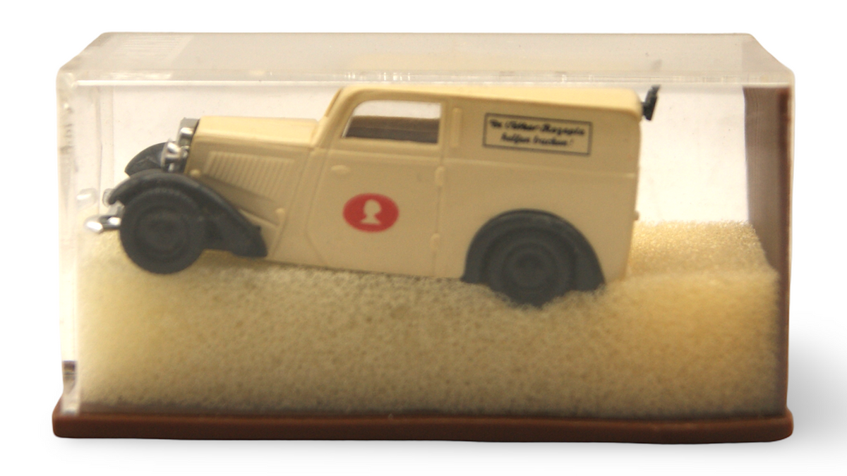 Brekina DKW F7 Kastenwagen Dr. Oetker „Rezepte helfen backen!“ 1:87 H0