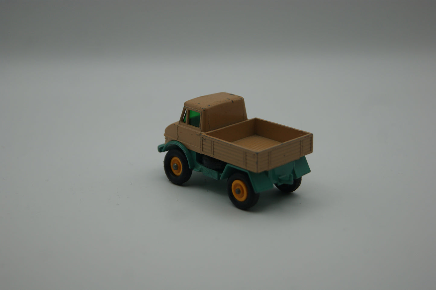 Matchbox Lesney No. 49 Mercedes Unimog beige grün Regular Wheels England