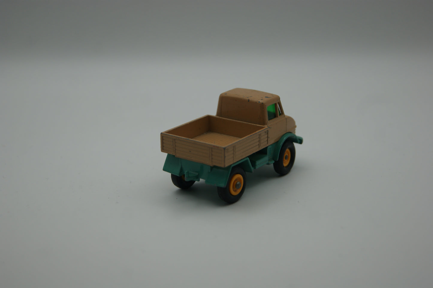Matchbox Lesney No. 49 Mercedes Unimog beige grün Regular Wheels England